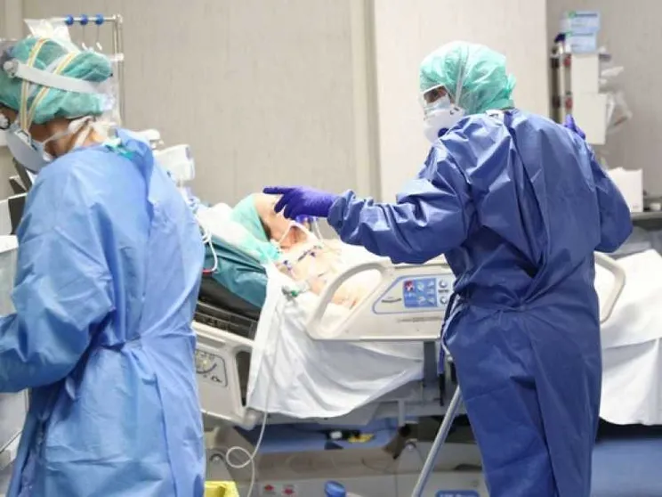 In ospedale 16mila persone, 2.655 in terapia intensiva. Oltre 4.000 morti