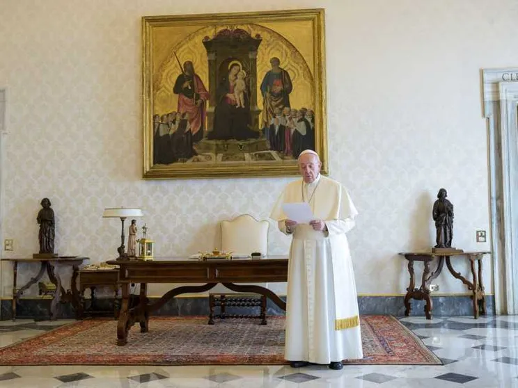 Il Papa: uniti in un’unica preghiera per la fine della pandemia
