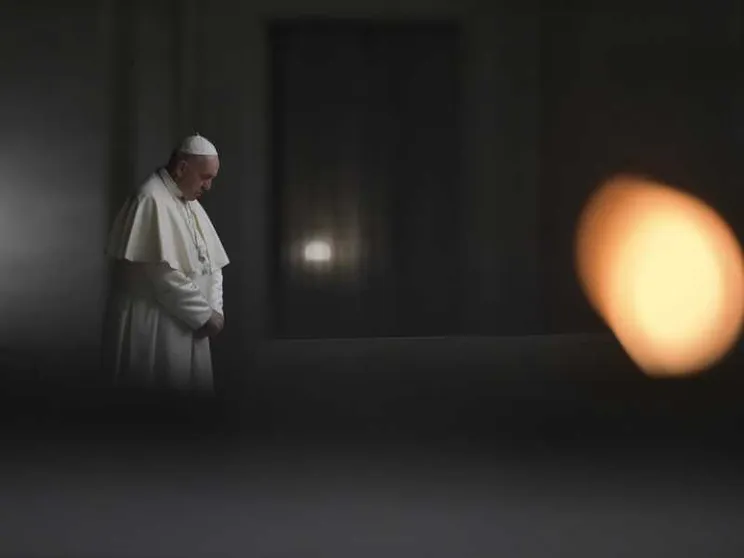 I doni del Papa: respiratori agli ospedali e aiuti ai poveri