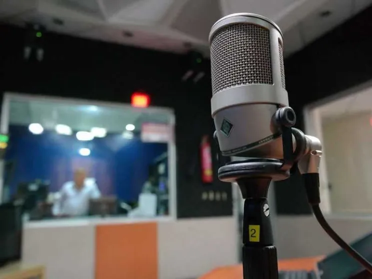 Le radio reagiscono e aiutano gli ascoltatori. Ma crescono le difficoltà