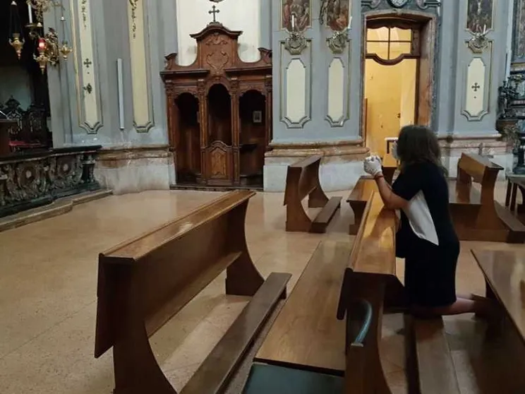 In preghiera nelle chiese (sempre) aperte. Aspettando la Pasqua