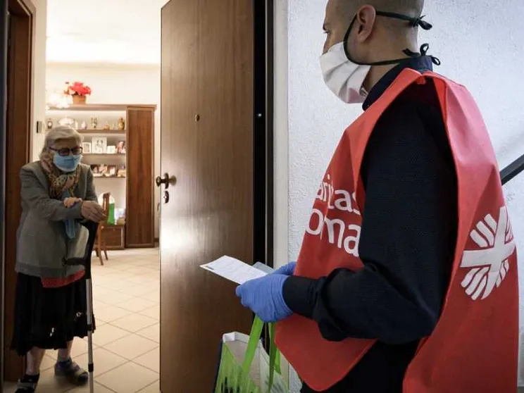 Caritas: "Raddoppiati i nuovi poveri". Il virus cambia i servizi diocesani