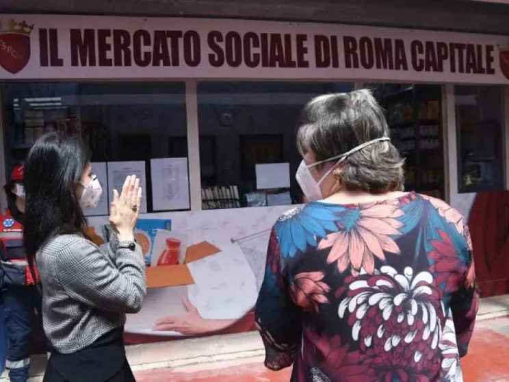 Chi non può paga la spesa lavorando. Fa discutere il progetto del Campidoglio