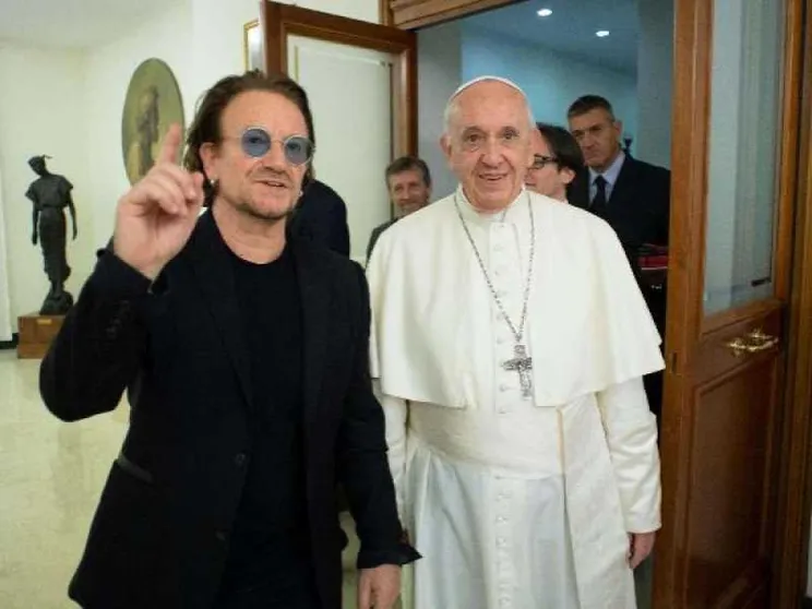 I magnifici Sessanta del mito Bono Vox tra Bibbia, rock e impegno