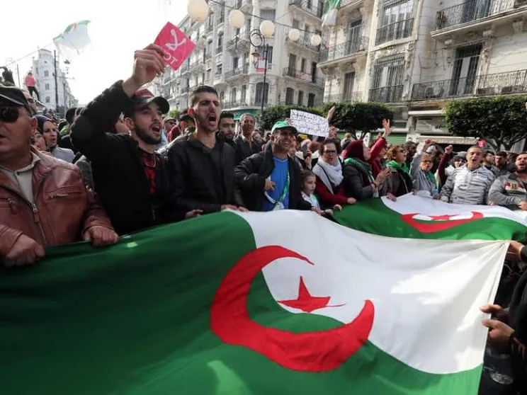 In Algeria la politica resta in lockdown: bavaglio alle opposizioni e ai media