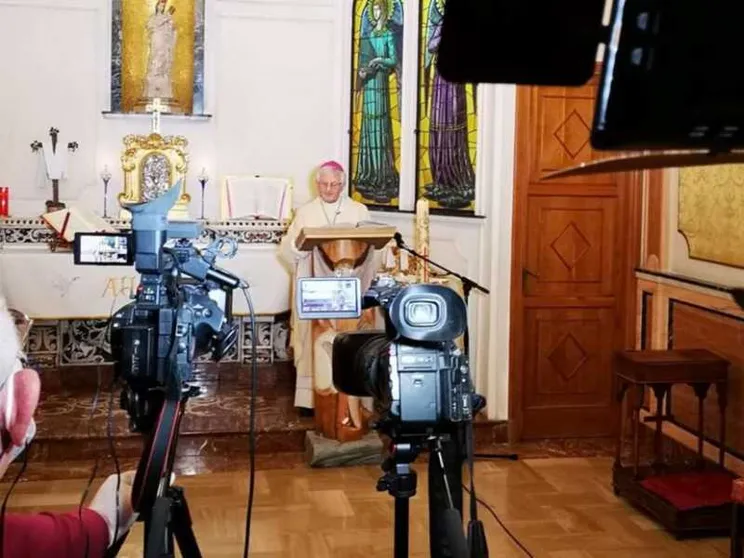 Messe festive in diretta: è il momento di fermarsi o proseguire?