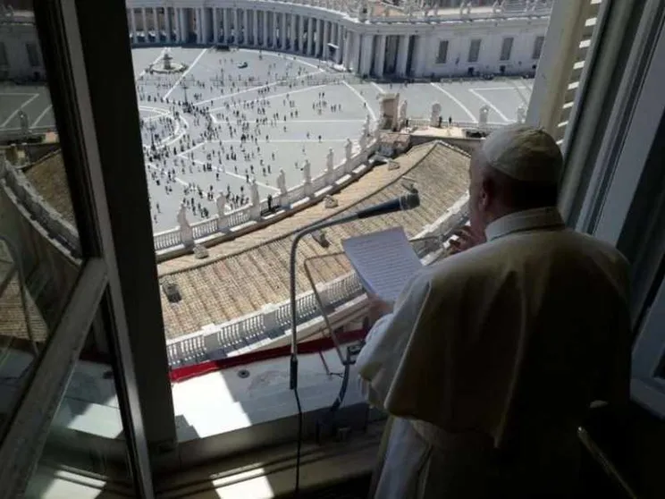 Francesco: uscire dalle mura protettive dei “cenacoli”