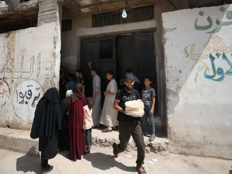 La Siria, stremata da 9 anni di guerra, si ribella al virus della povertà