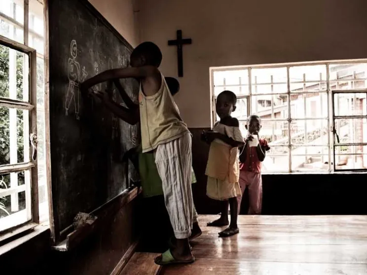 I bambini schiavi costretti a lavorare nelle miniere di Cobalto per il Covid-19