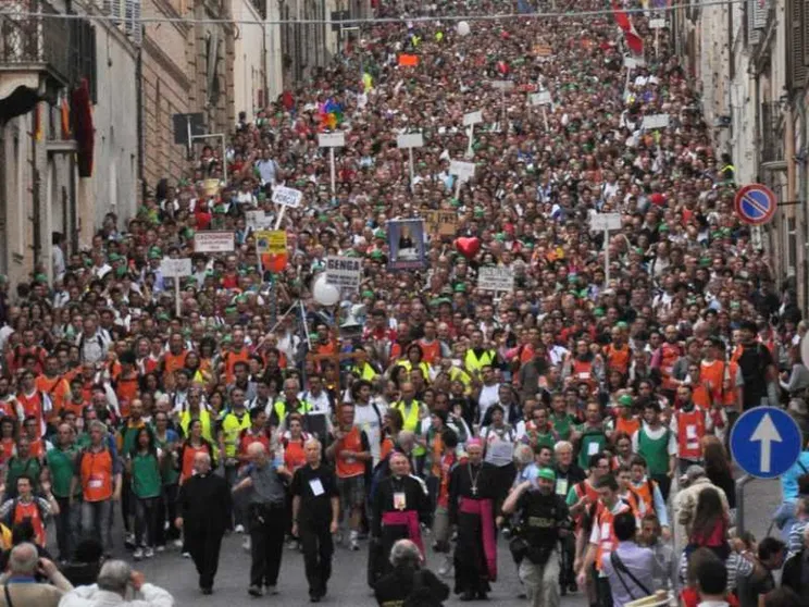 Il pellegrinaggio Macerata-Loreto diventa veglia. Diretta alle 21 su Tv2000