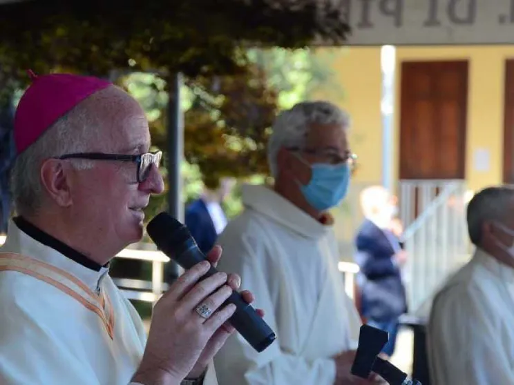 «Dio si prende cura di noi»: la Messa del vescovo Olivero dopo la guarigione