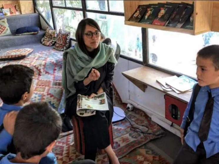 Biblioteche e cinema su bus. C'è speranza per i ragazzi di Kabul