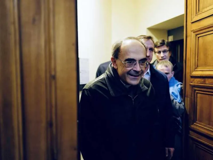 Il cardinale Barbarin "cappellano" fra gli anziani in difficoltà