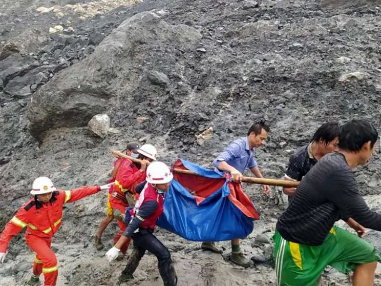 Myanmar, frana in una miniera di giada: oltre 160 morti