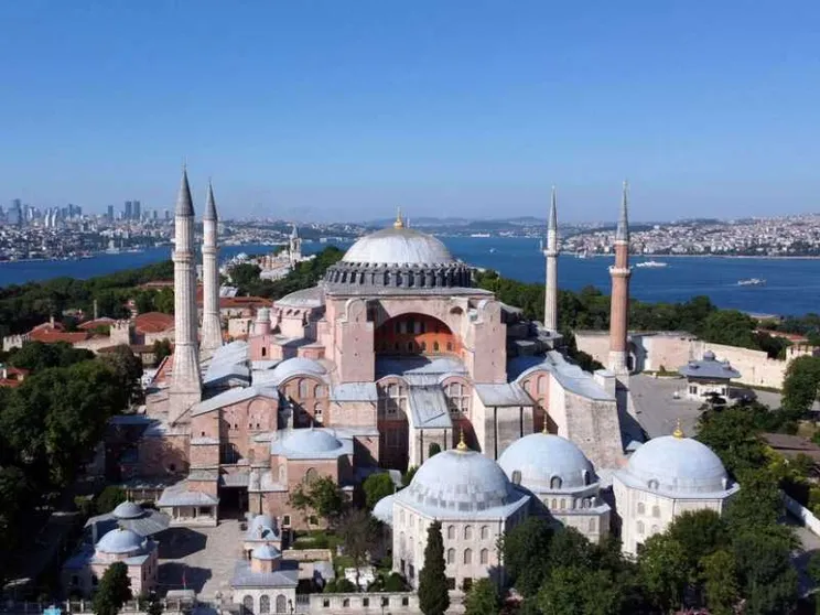 Erdogan avrà la sua moschea. «I giudici gli consegnano Santa Sofia»