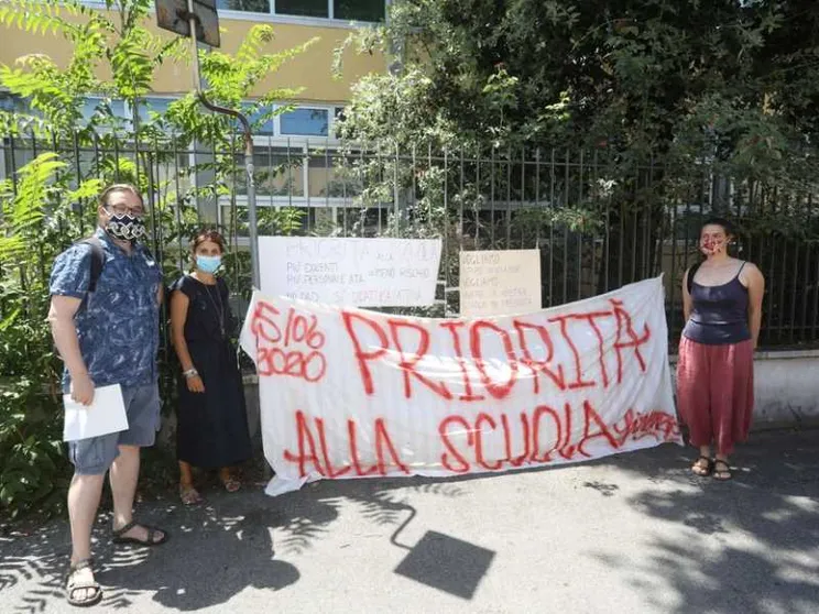 «Medici a scuola». Il resto è caos