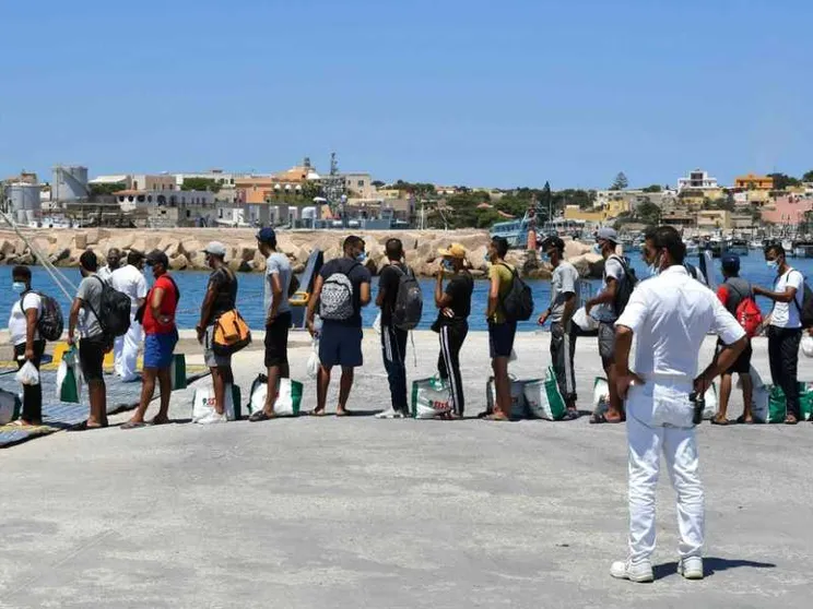 Crisi politica e povertà, la polveriera da cui fuggono i tunisini