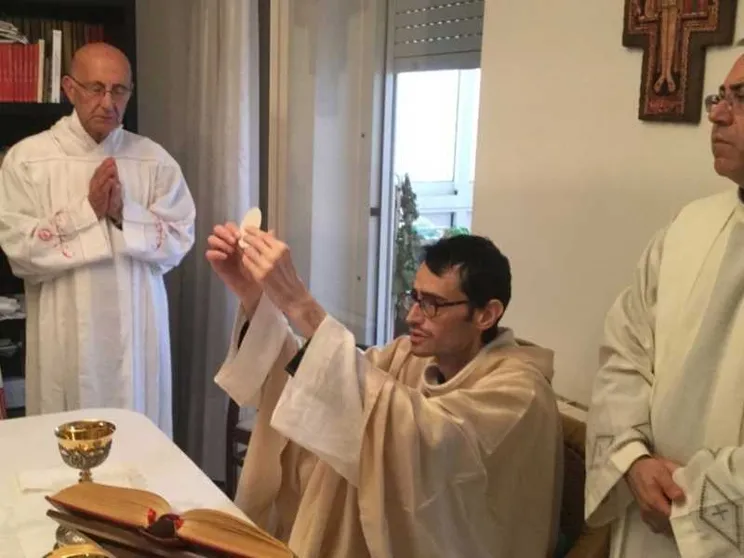Sacerdoti e malati, 12 storie di «apostoli della sofferenza»