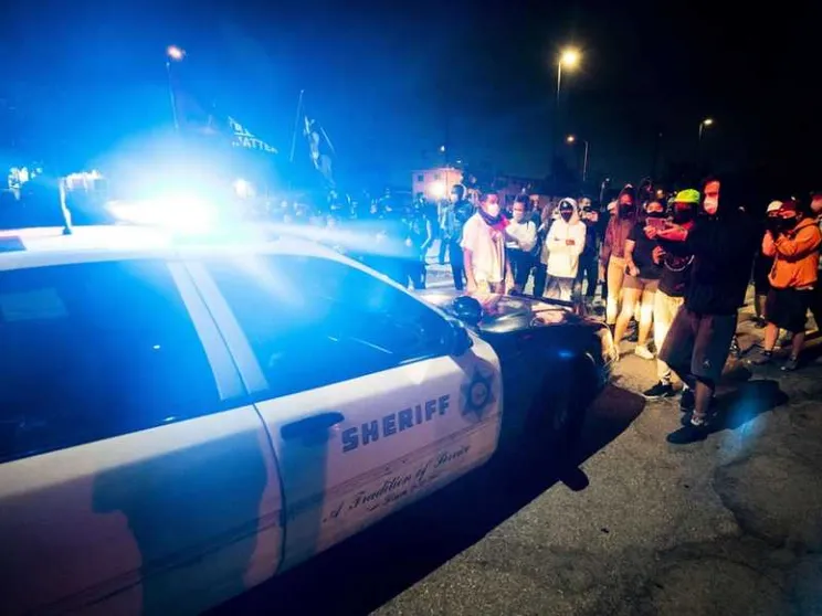 Poliziotti uccidono un altro afroamericano. Trump vola a Kenosha e attacca