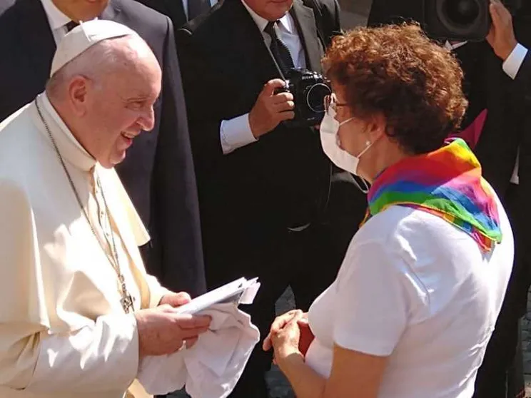 Papa Francesco: «La Chiesa ama i vostri figli così come sono»