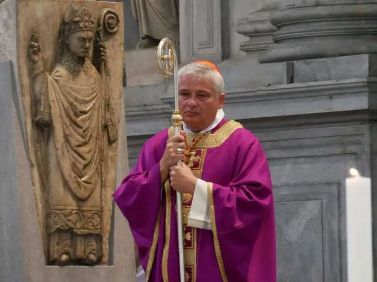 L'Elemosiniere del Papa dona rosari. Uno è per l'assassino