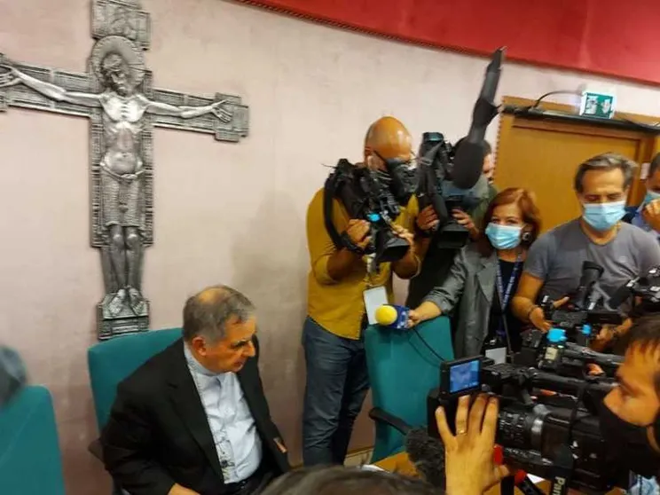 Becciu, tutte le accuse e la sua difesa