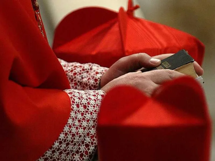 Rinuncia ai diritti del cardinalato. Ecco le prerogative che si perdono