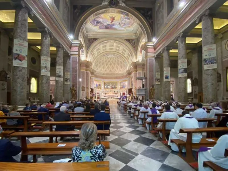 L'addio a monsignor D'Alise. Bassetti: ci ha lasciato il senso di una vita