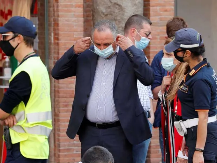 Aumentano i contagi e i tamponi, diminuiscono le terapie intensive