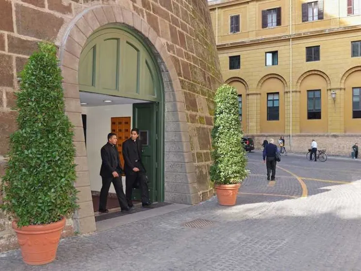 Ior, nella Commissione dei cardinali esce Parolin ed entra Petrocchi