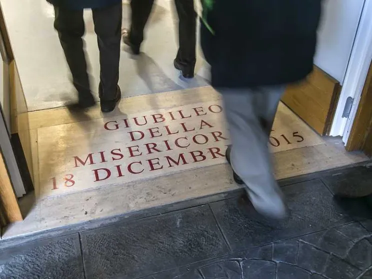 Dimenticati da tutti (col Covid) nell'ostello della Caritas: «Aiutateci»