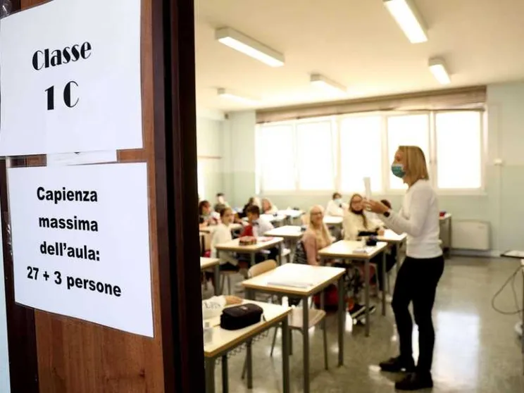 Nuovi contagi: 8.804 e 83 morti. In Campania scuole chiuse fino al 30 ottobre