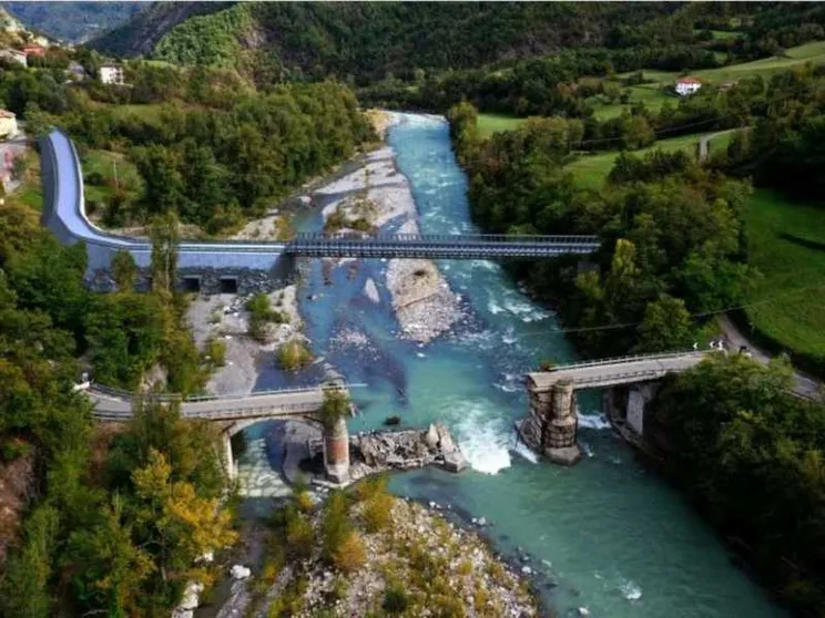 La valle che resta senza ponte. «Come ritorniamo a vivere?»