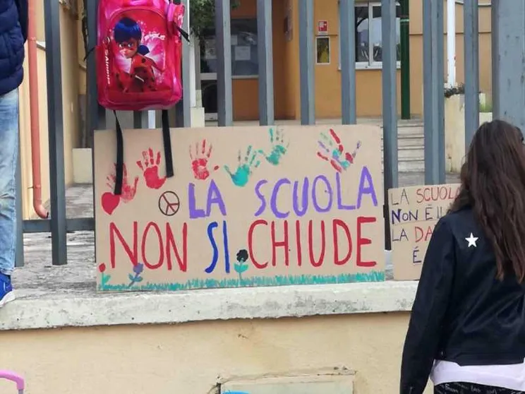 Governatori: scuole chiuse. Ira di Azzolina, ma Conte non li ferma
