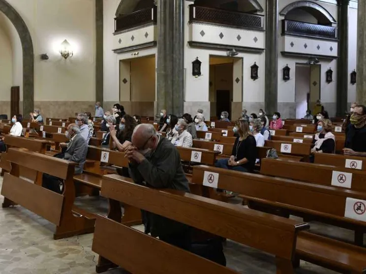 Le Messe restano «aperte». Ma si possono fermare catechismo e incontri