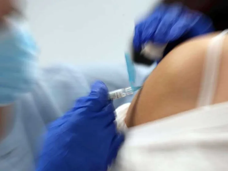 Vaccino efficace al 90%. «Entro l'anno dosi per 25 milioni di persone»