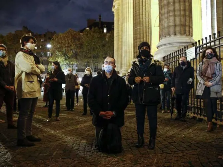 Il governo francese dovrà rivedere il limite dei 30 fedeli a Messa