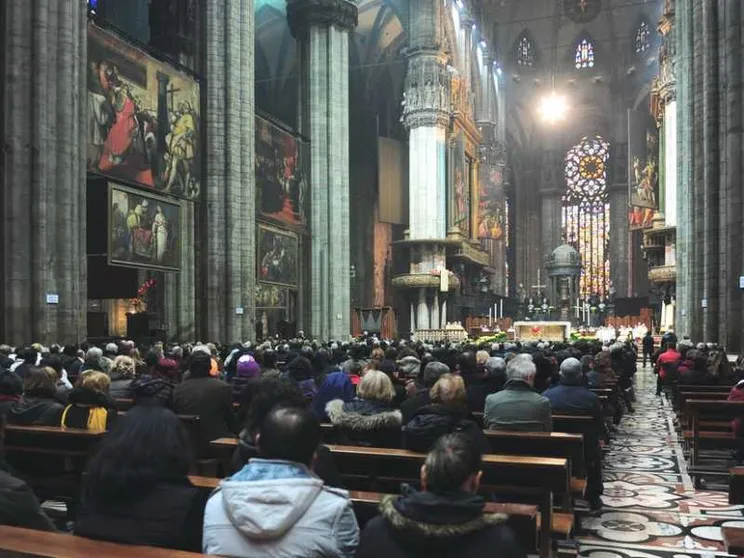 Non udenti, l’Immacolata porta a Messa lingua dei segni e sottotitoli