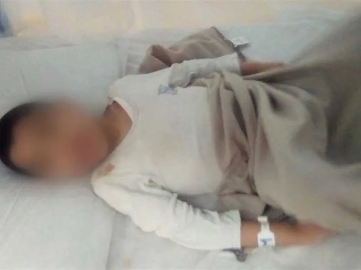 Il bambino disabile richiedente asilo è in viaggio con il papà verso Roma