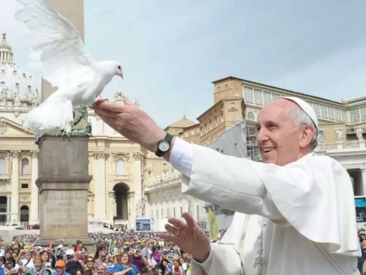 Il Papa: «Non c'è pace senza cultura della cura»
