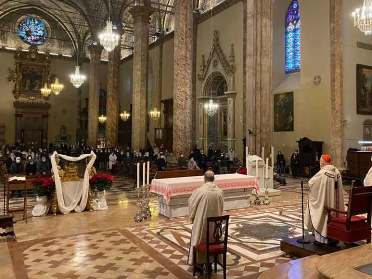 La gioia di Bassetti tornato a celebrare Messa: «Coraggio, fidiamoci di Gesù»