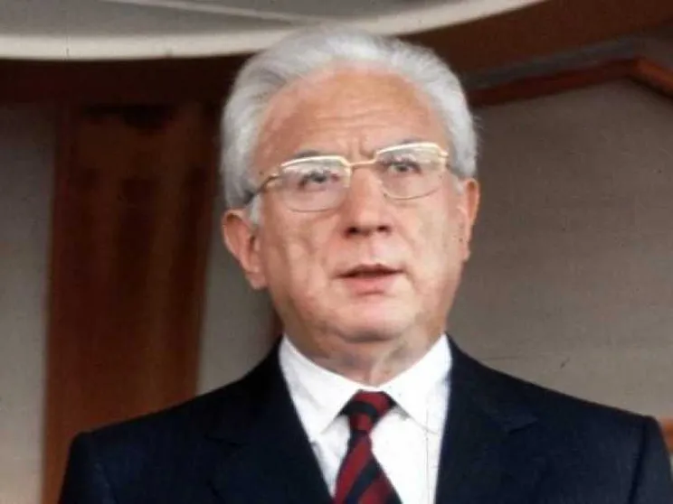 Cossiga, teologo, burlone e picconatore. Ma non riuscì a ricostruire