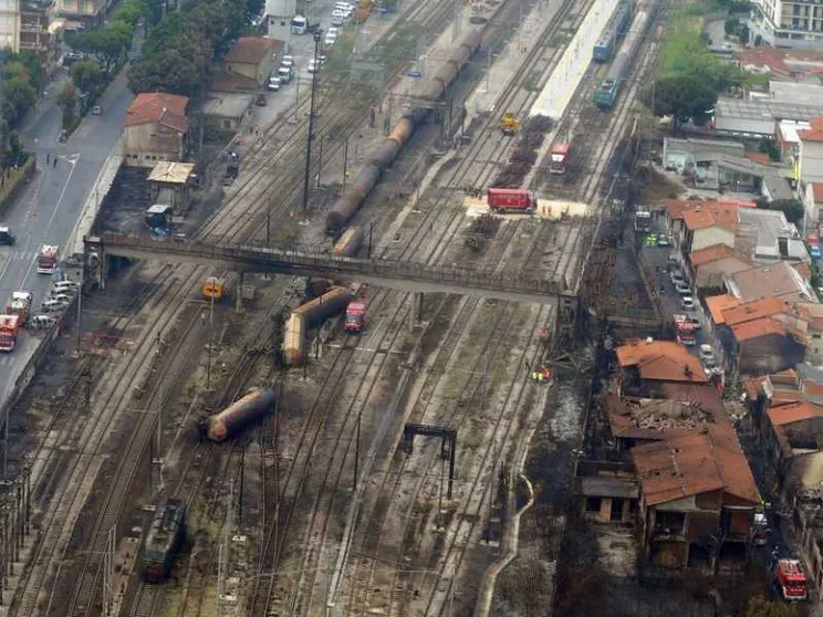Strage di Viareggio, prescritti gli omicidi colposi. Si torna in Appello