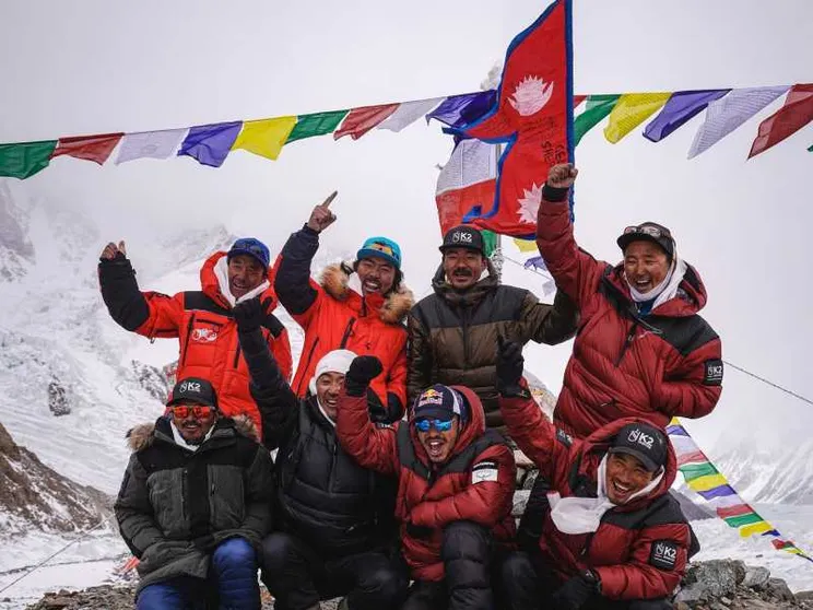 L'impresa di dieci sherpa: conquistato il K2 in prima invernale