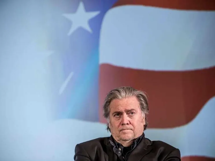 Nel suo ultimo giorno da presidente Trump concede la grazia a 73 persone