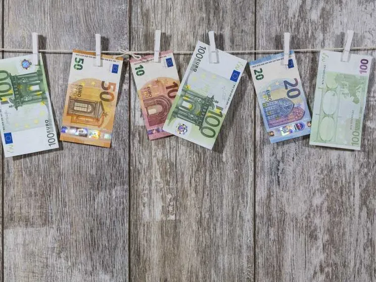 Gli europei sono tornati a mettere i soldi sotto il materasso
