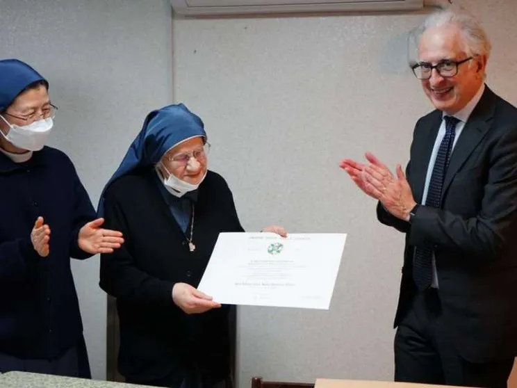 Suor Maria Dorotea D'Oto diventa «ufficiale della Stella d'oro»