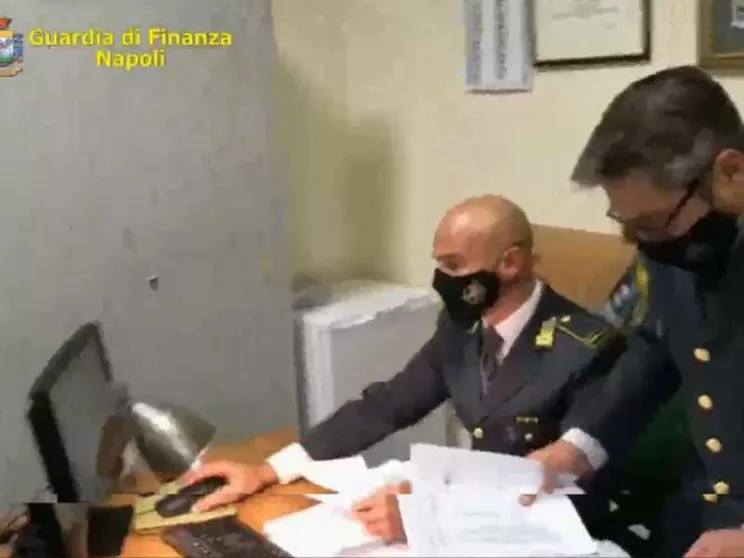 Il reddito di cittadinanza? Andava ai camorristi. Che ora puntano ai fondi Covid