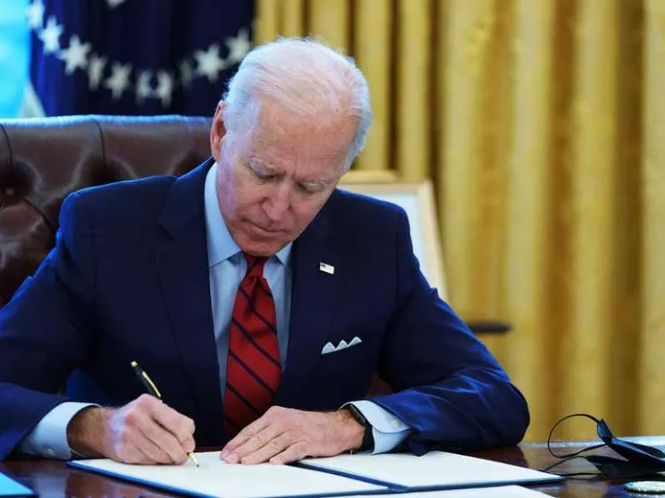 Biden: più cure ma anche fondi per aborto. I vescovi: atto contrario alla ragione