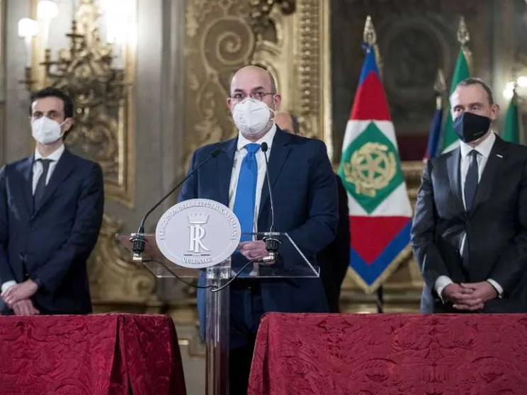 Di Maio dice sì a Renzi e nel M5s è tempesta. Di Battista guida i ribelli